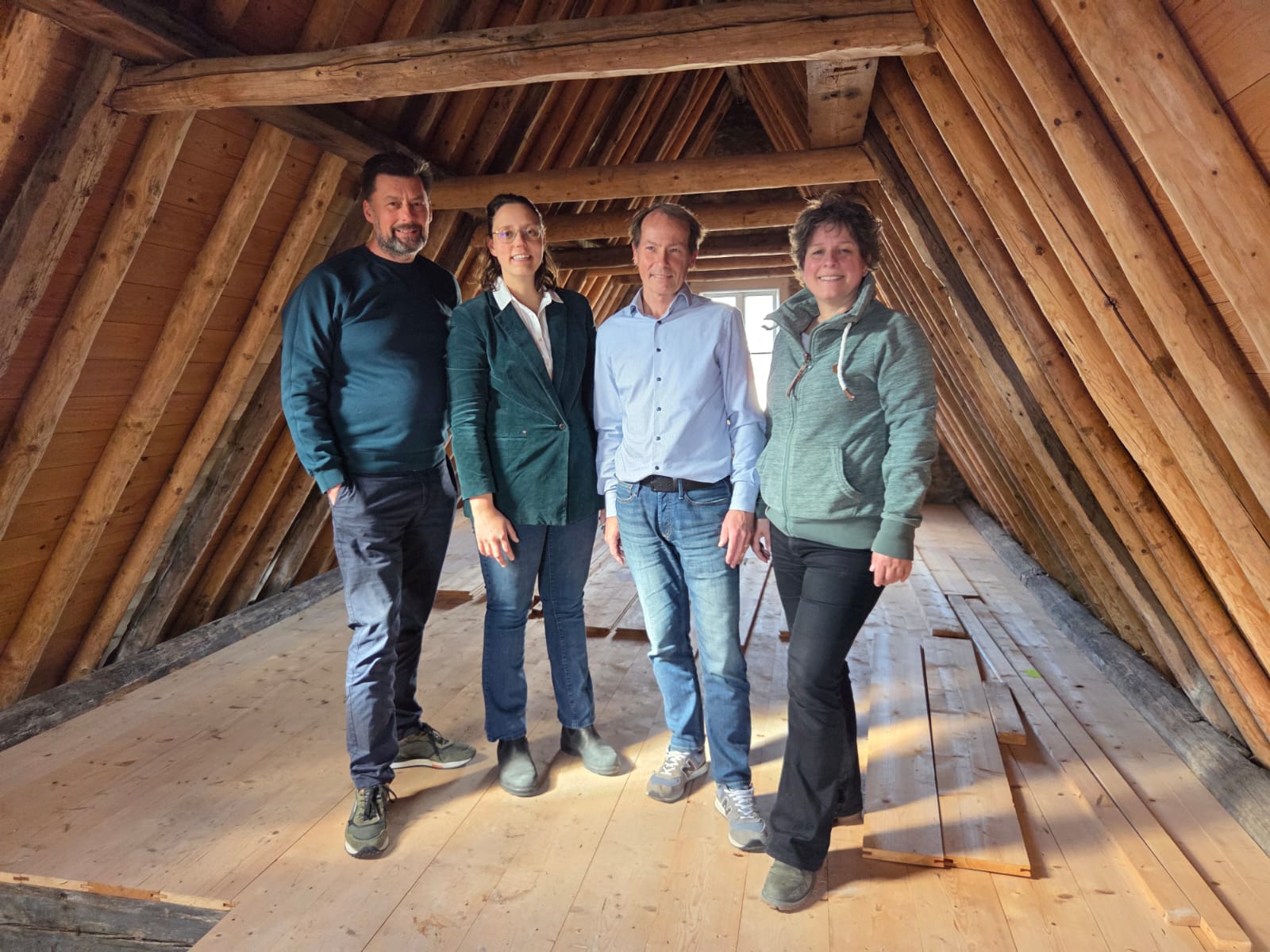 photo team standing